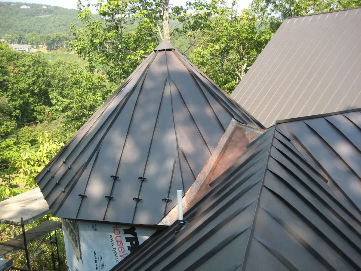 Professional Gutter Cleaning by Craftsman Roofing in Lincoln